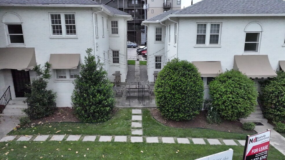 1017 17th Ave S, Nashville, TN à louer - Photo de l’immeuble – Image 3 sur 11
