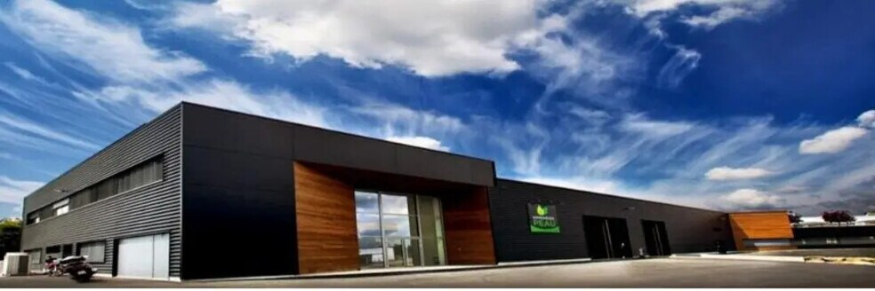 Local d'activités dans BERD'HUIS à vendre - Photo de l’immeuble – Image 1 sur 8