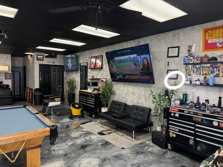 805-807 W Main St, Blue Springs, MO à vendre - Photo de l’immeuble – Image 3 sur 12