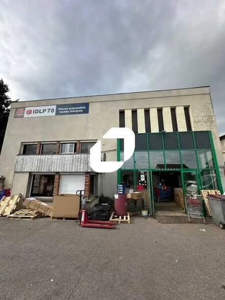 Local d'activités dans Chambourcy à vendre - Photo de l’immeuble – Image 1 sur 8