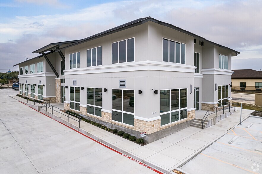 3216 Napier Park, Shavano Park, TX à louer - Photo principale – Image 1 sur 26