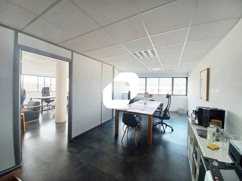 Bureau dans Cenon à louer - Photo intérieure – Image 2 sur 2