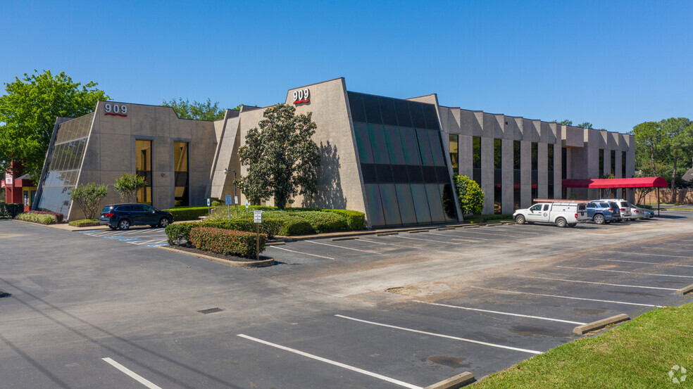 909 Dairy Ashford Rd, Houston, TX à louer - Photo de l’immeuble – Image 2 sur 14
