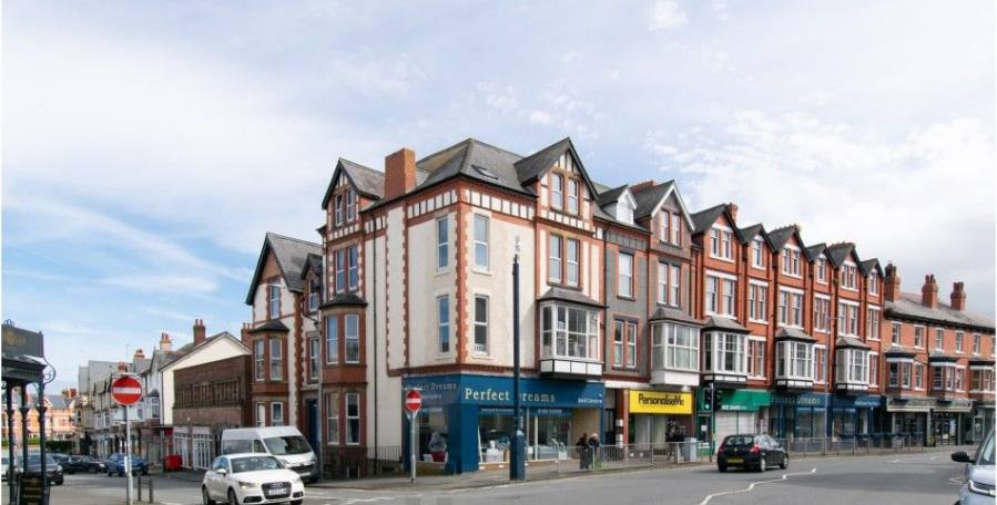 77 Abergele Rd and 4, 6, 8 Greenfield Rd portefeuille de 2 biens à vendre sur LoopNet.fr - Photo de l’immeuble – Image 1 sur 8