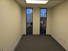 801 W Bay Dr, Largo, FL à louer Photo intérieure– Image 1 sur 14