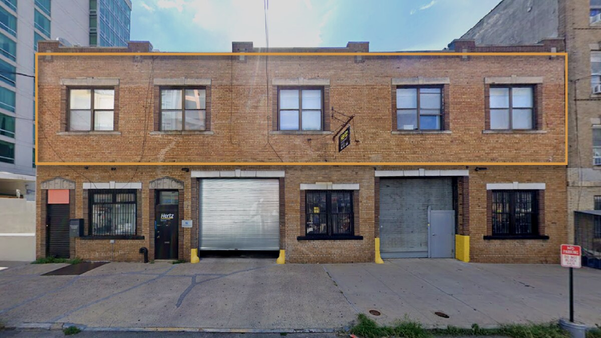 3915 29th St, Long Island City, NY à louer Photo de l’immeuble– Image 1 sur 5