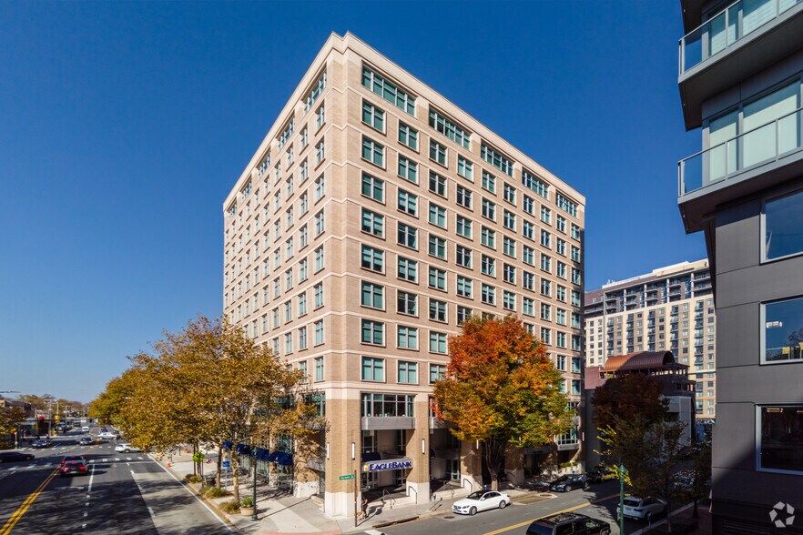 7735 Old Georgetown Rd, Bethesda, MD à louer - Photo de l’immeuble – Image 2 sur 6