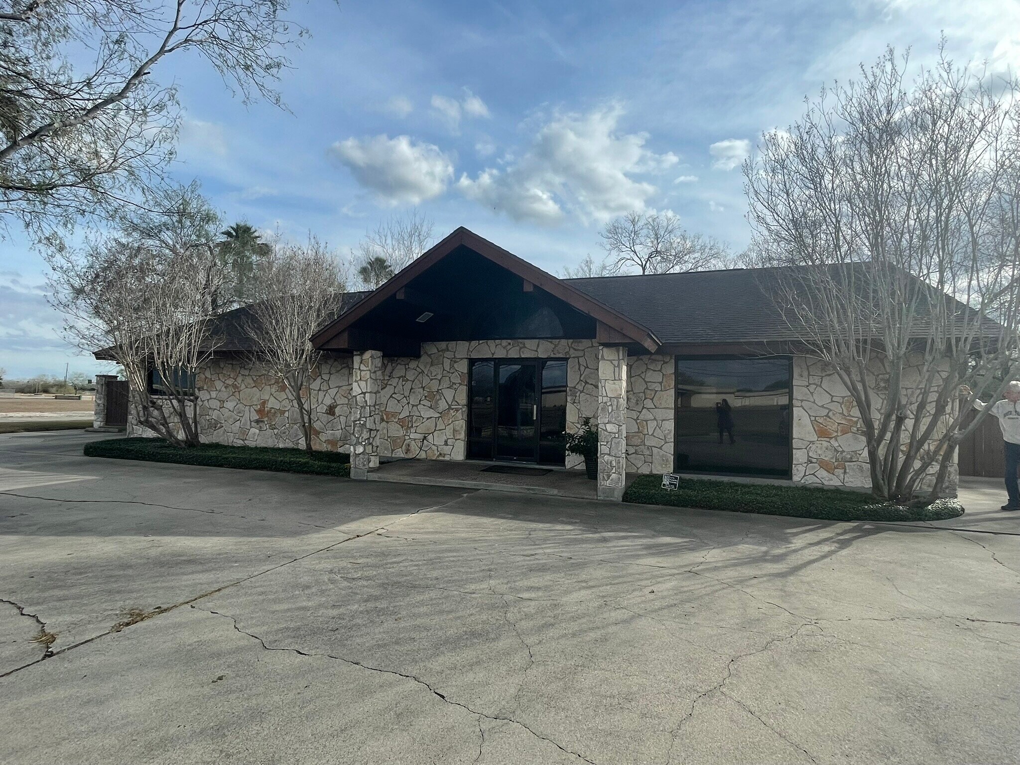 325 General Cavazos Blvd, Kingsville, TX à vendre Photo principale– Image 1 sur 11