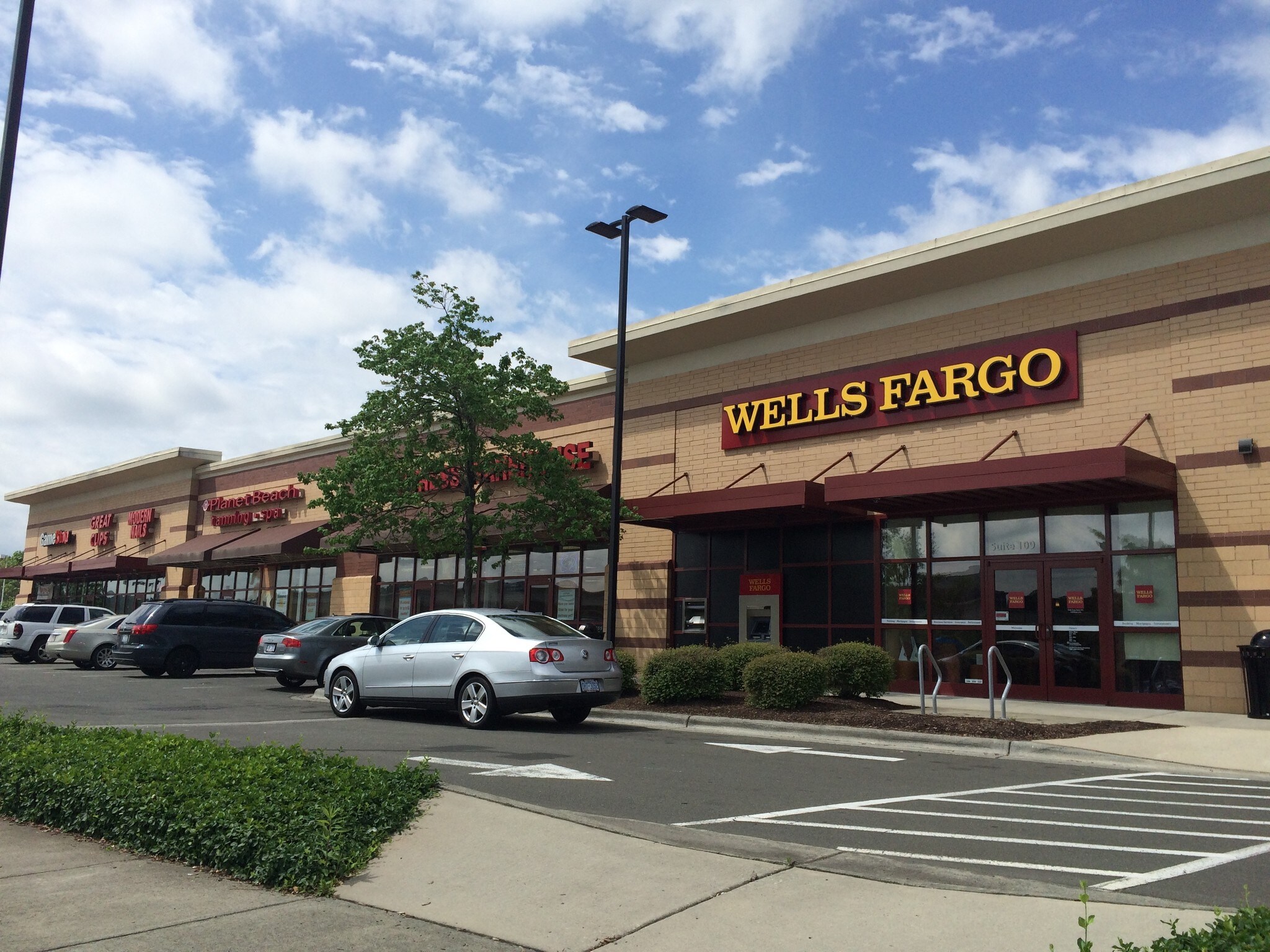 4001-4037 Durham Chapel Hill Blvd, Durham, NC à louer Photo principale– Image 1 sur 3