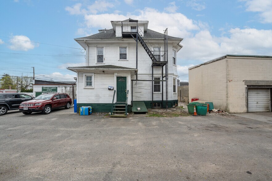 349 Hempstead Ave, West Hempstead, NY à vendre - Photo principale – Image 1 sur 12