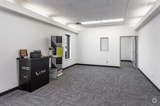 7850-7890 12th Ave E, Bloomington, MN à louer Photo intérieure– Image 1 sur 6