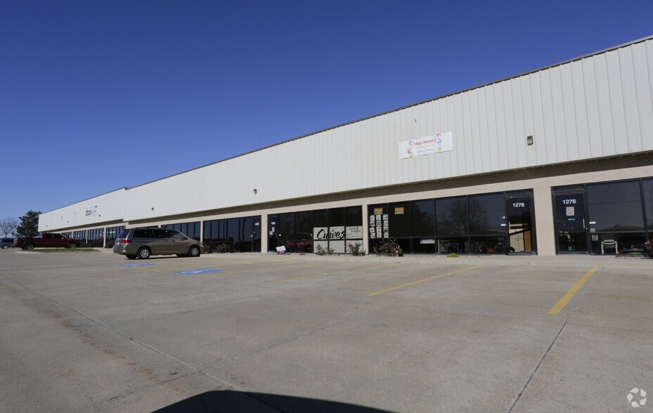 1276-1298 Eisenhower Rd, Leavenworth, KS à louer - Photo de l’immeuble – Image 3 sur 5
