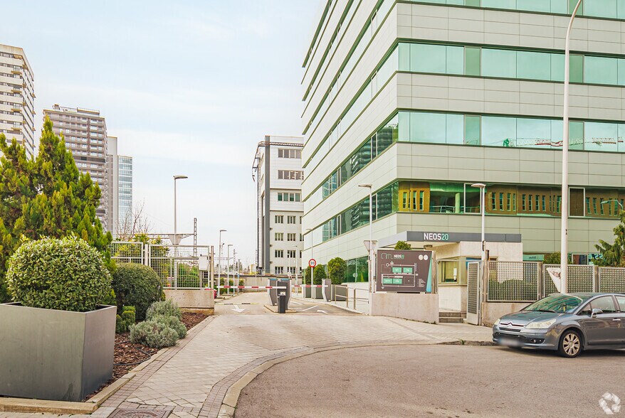 Avenida de Manoteras, 20D, Madrid, Madrid à louer - Photo de l’immeuble – Image 3 sur 3