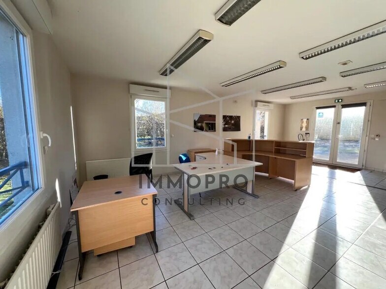 Bureau dans Val-de-Reuil à vendre - Photo intérieure – Image 1 sur 8