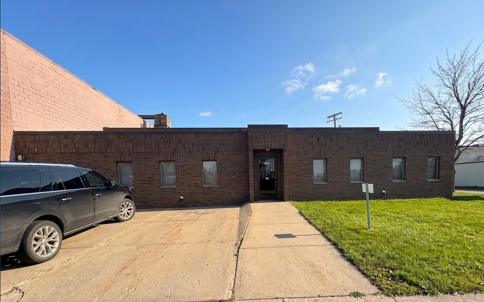 2104 Cypress St, Port Huron, MI à vendre - Photo de l’immeuble – Image 2 sur 10