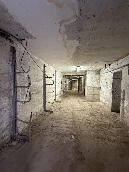 Local d’activités dans Paris à louer - Photo de l’immeuble – Image 2 sur 12