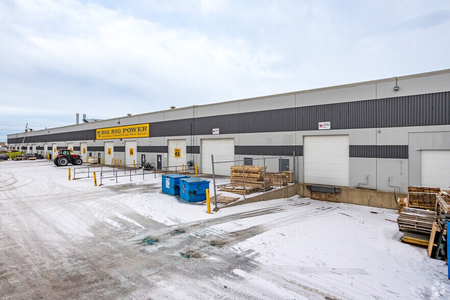 15403-15535 115A Av NW, Edmonton, AB à louer - Photo de l’immeuble – Image 3 sur 3