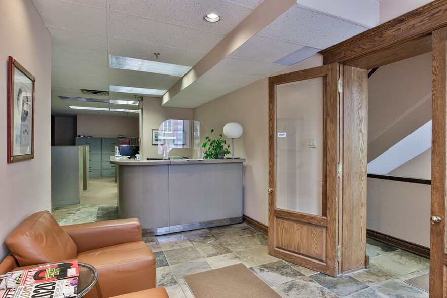 65 Granby St, Toronto, ON à louer - Photo intérieure – Image 3 sur 6