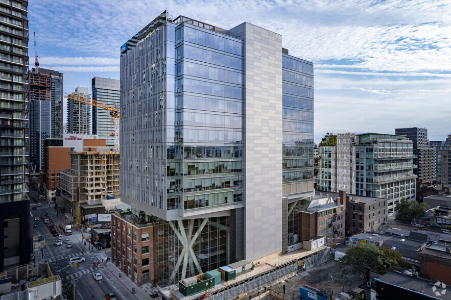 134 Peter St, Toronto, ON à louer - Photo principale – Image 1 sur 17