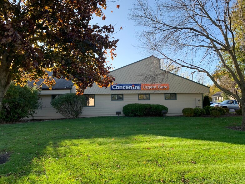16505 W National Ave, New Berlin, WI à vendre - Photo de l’immeuble – Image 2 sur 3