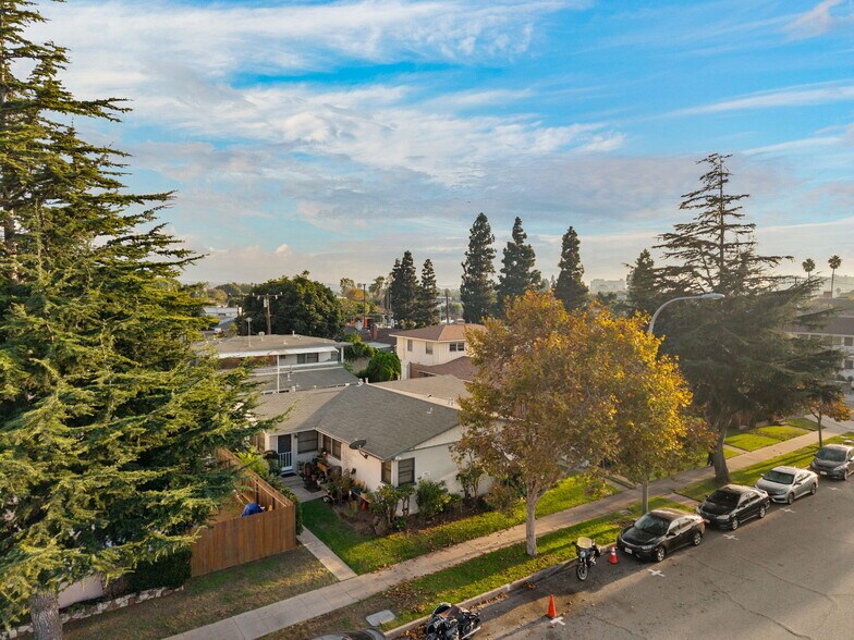 12510 Washington Pl, Los Angeles, CA à vendre - Photo de l’immeuble – Image 2 sur 11