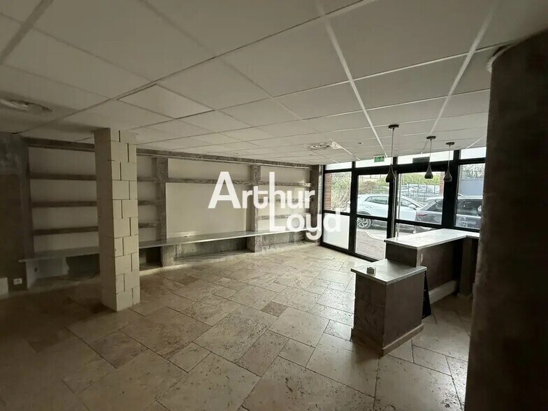 Local commercial dans Puget-sur-Argens à louer - Photo intérieure – Image 2 sur 4