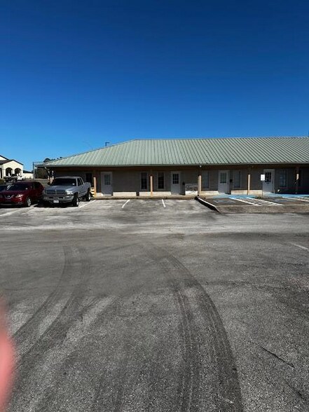 3201 S Medford Dr, Lufkin, TX à louer - Photo de l’immeuble – Image 3 sur 5