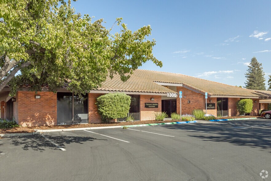 1300 Ethan Way, Sacramento, CA à vendre - Photo de l’immeuble – Image 3 sur 5