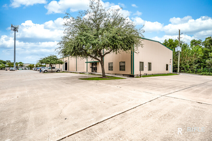 5726 Teague Rd, Houston, TX à louer - Photo de l’immeuble – Image 1 sur 8