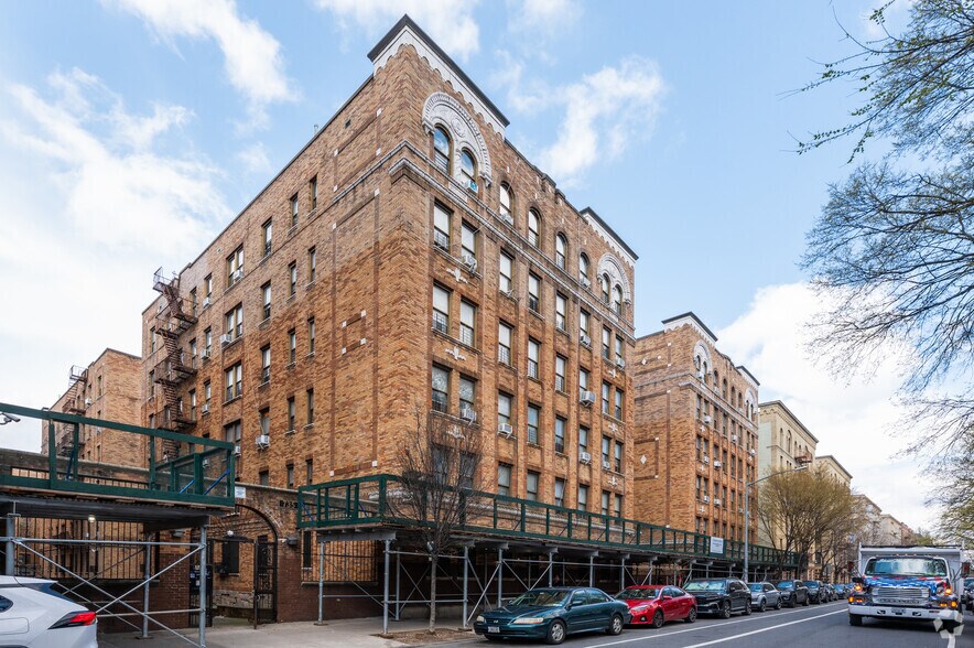 735 Walton Ave, Bronx, NY à vendre - Photo de l’immeuble – Image 2 sur 4