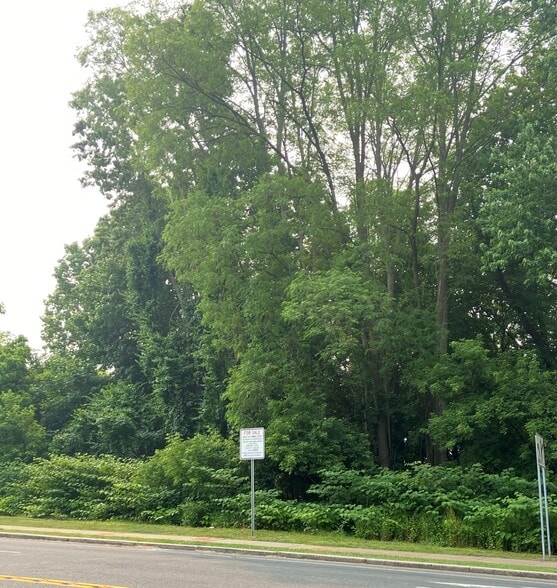 215 Forbes @ Roberts Street st, East Hartford, CT à vendre - Autre – Image 2 sur 4