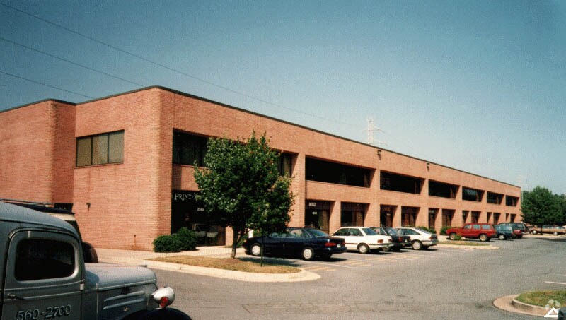 204 Mill St NE, Vienna, VA à louer - Photo de l’immeuble – Image 2 sur 4