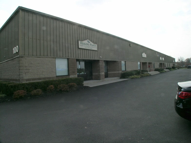 100 Emlen Way, Telford, PA à louer - Photo principale – Image 1 sur 2