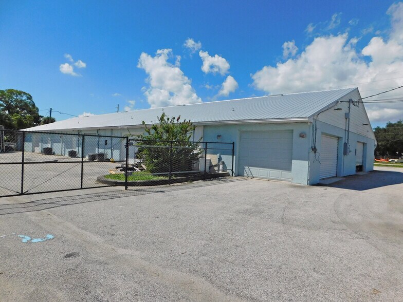 280-294 Clearlake Rd, Cocoa, FL à vendre - Photo de l’immeuble – Image 3 sur 21