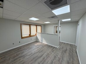 180 Tices Ln, East Brunswick, NJ à louer Photo de l’immeuble– Image 1 sur 4