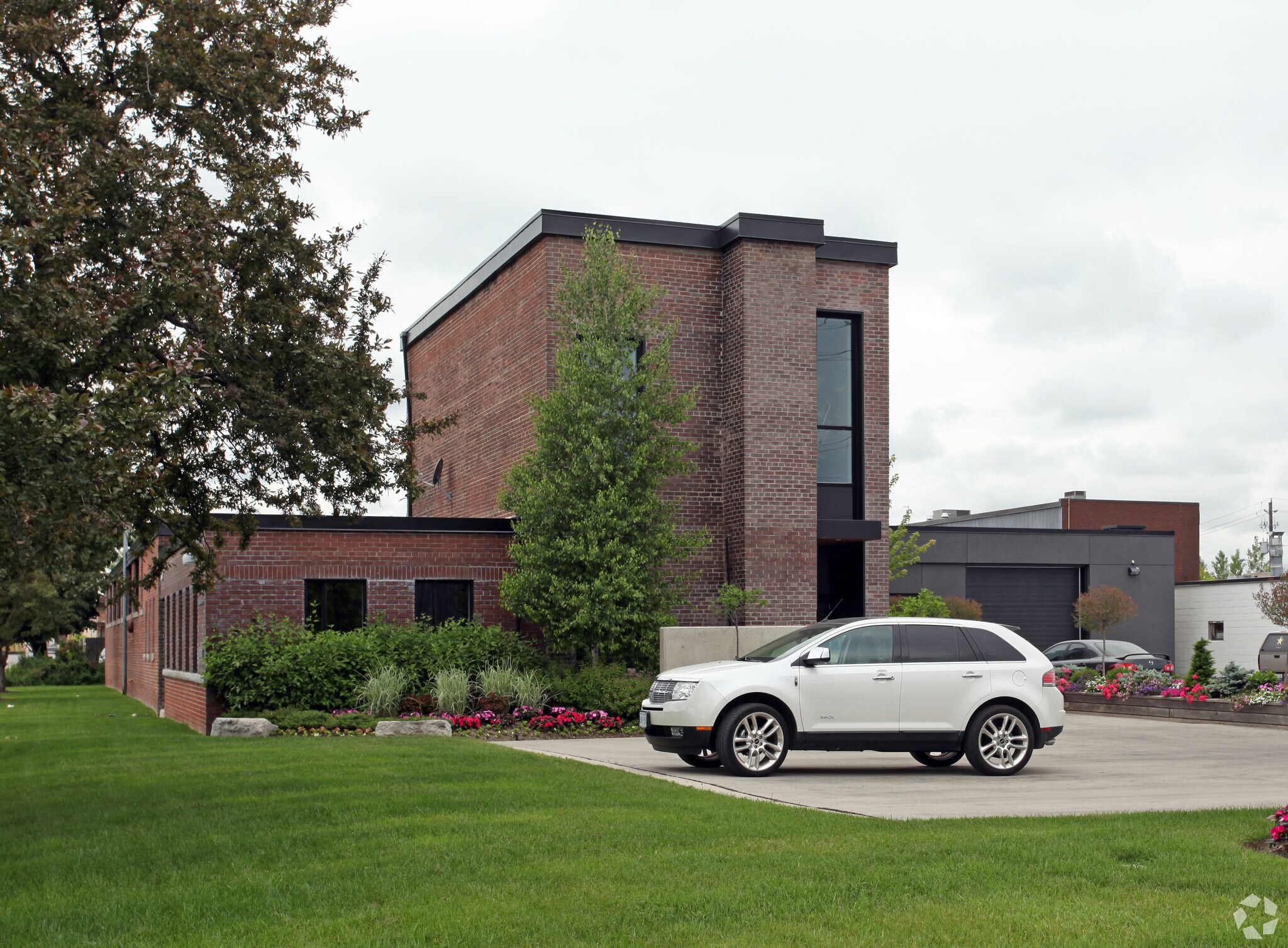 Leaside Business Park Portfolio portefeuille de 2 biens à vendre sur LoopNet.fr Photo principale– Image 1 sur 3