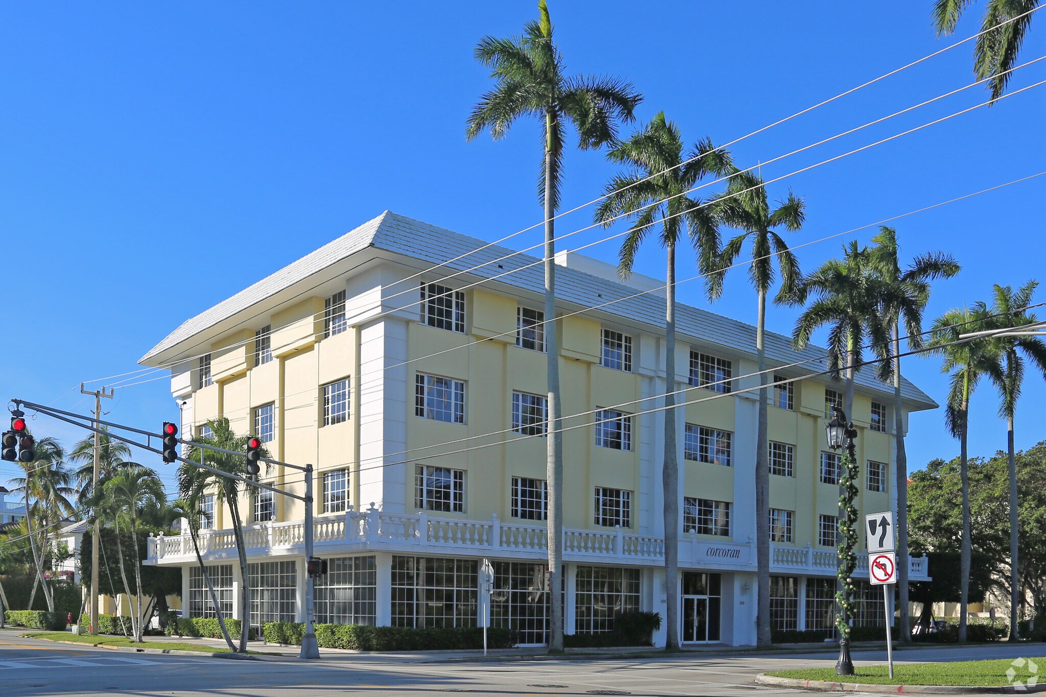 400 Royal Palm Way, Palm Beach, FL à louer Photo principale– Image 1 sur 11