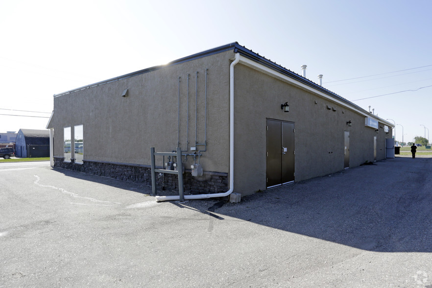 1035 Centre St S, High River, AB à louer - Photo de l’immeuble – Image 3 sur 4