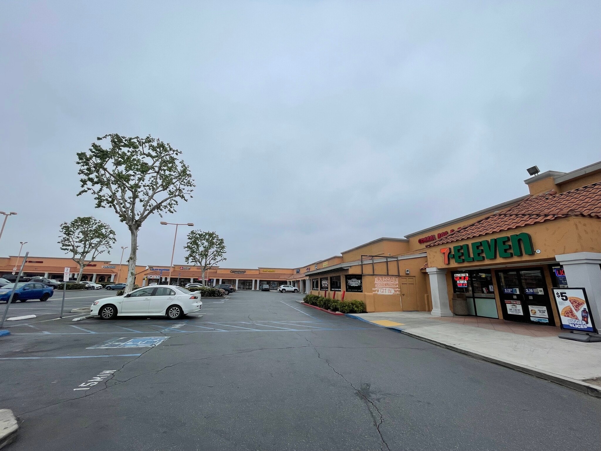 12345 Mountain Ave, Chino, CA à louer Photo principale– Image 1 sur 5