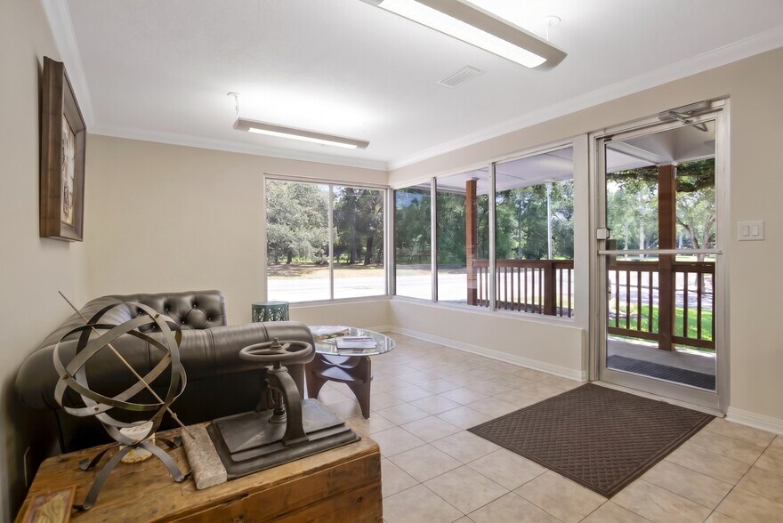 6900 Fairfield Dr, Pensacola, FL à vendre - Photo de l’immeuble – Image 3 sur 18