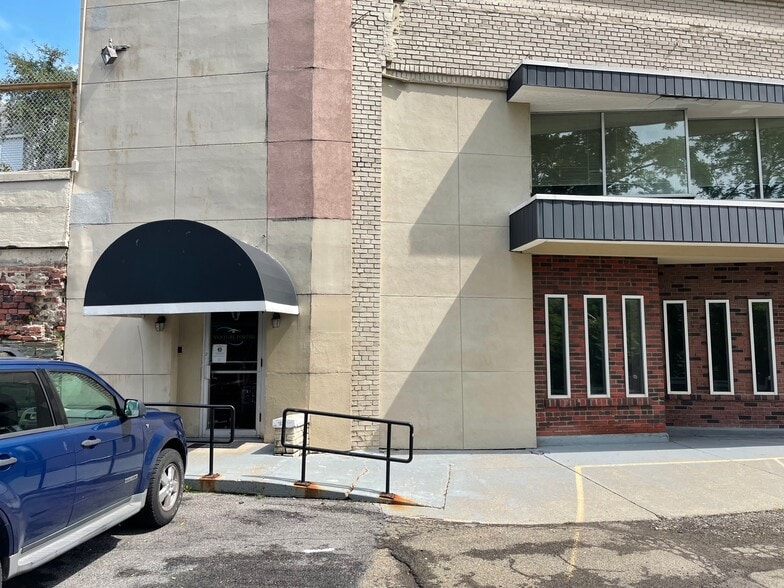 560 W Third St, Jamestown, NY à louer - Photo de l’immeuble – Image 3 sur 7