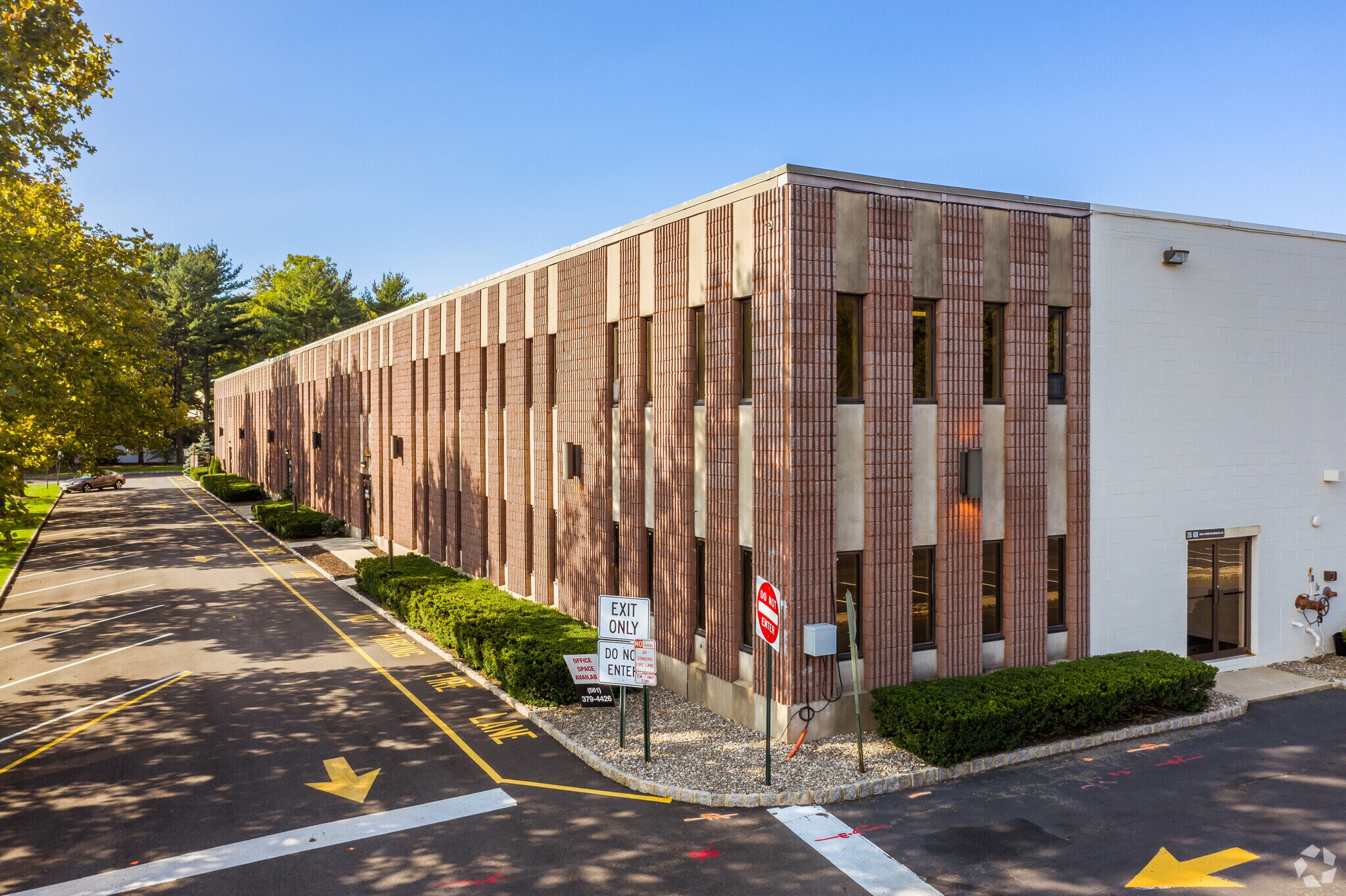 681 Lawlins Park, Wyckoff, NJ à louer Photo de l’immeuble– Image 1 sur 20