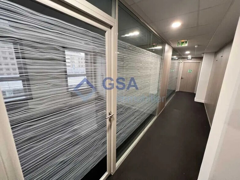 Bureau dans Évry-Courcouronnes à vendre - Photo de l’immeuble – Image 3 sur 11