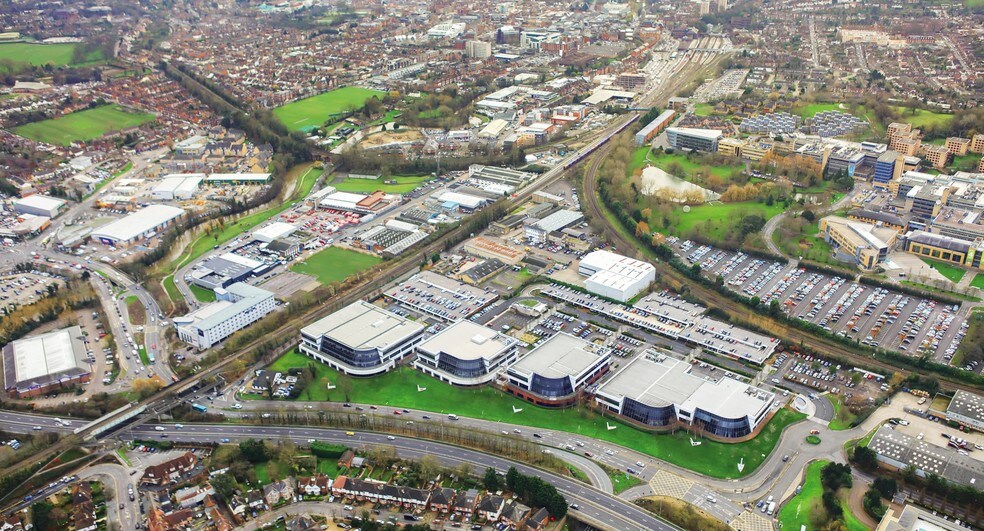 18 Guildford Business Park, Guildford à louer - Aérien – Image 2 sur 15
