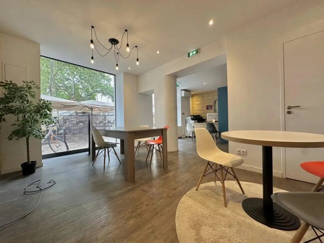 Plus de détails pour Bureau, Local commercial à louer