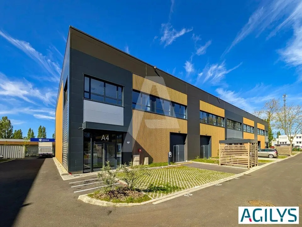 Local d’activités dans Trappes à louer Photo de l’immeuble– Image 1 sur 15