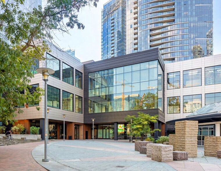 550 106th Ave NE, Bellevue, WA à louer - Photo de l’immeuble – Image 2 sur 19