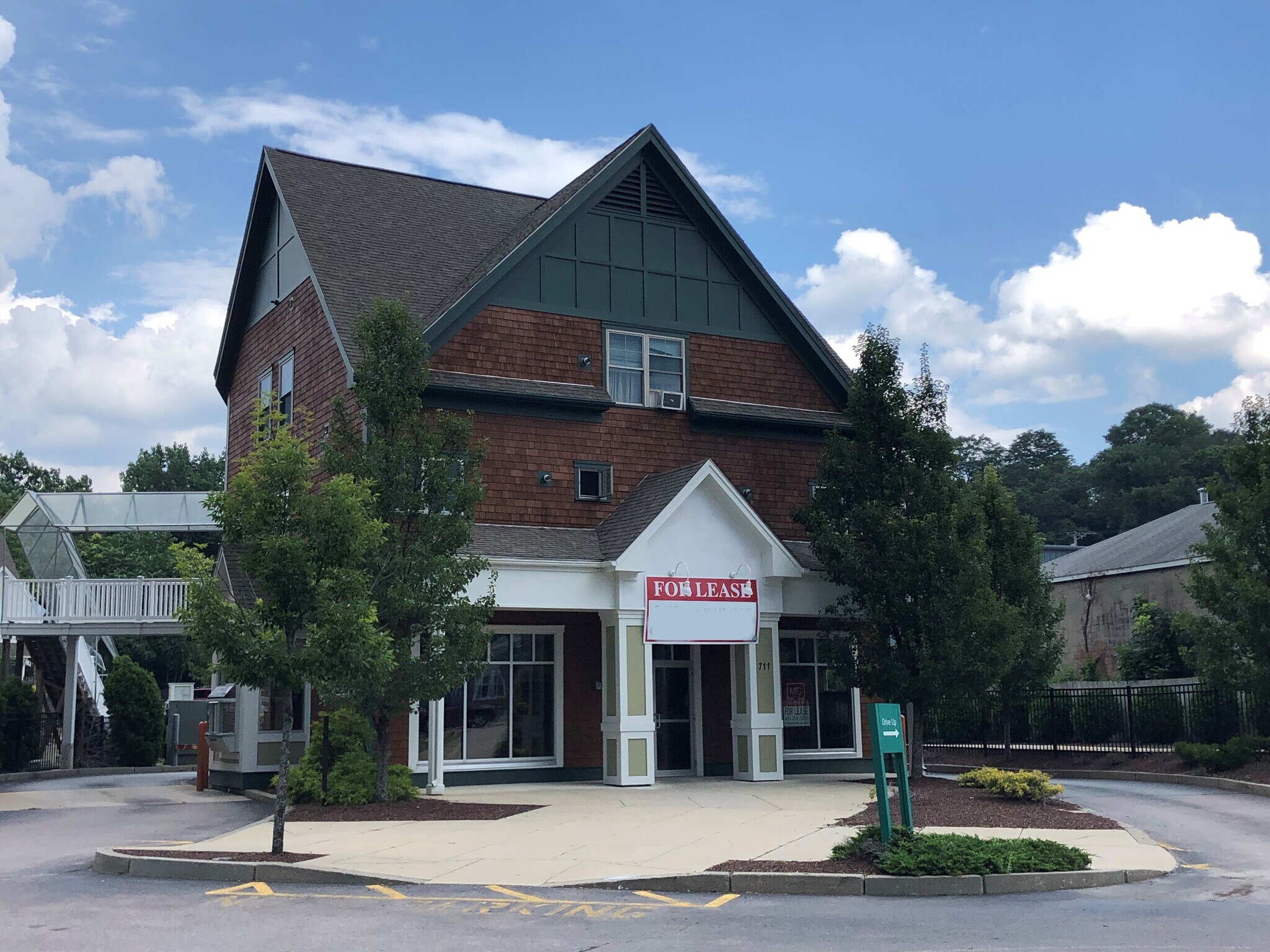 711 Front St, Woonsocket, RI à louer Photo de l’immeuble– Image 1 sur 20