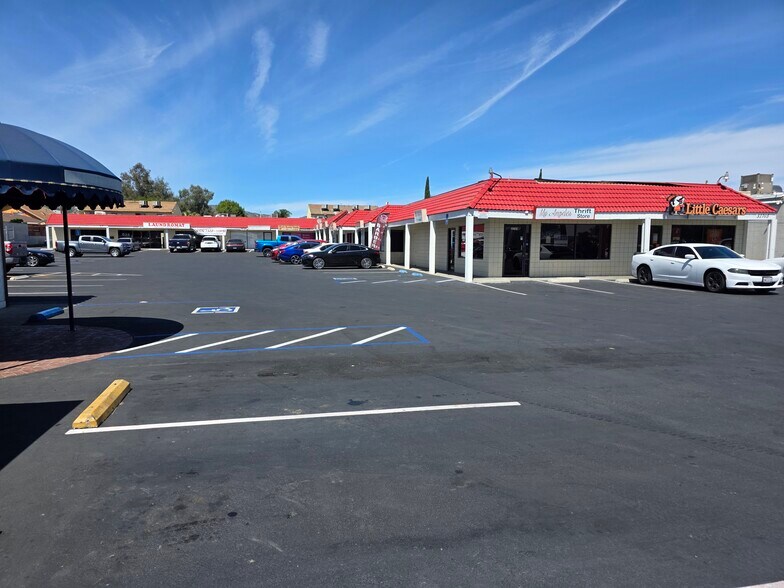 31705-31731 Riverside Dr, Lake Elsinore, CA à louer - Photo de l’immeuble – Image 3 sur 10