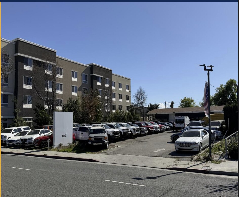 680 W El Camino Real, Sunnyvale, CA à louer Photo principale– Image 1 sur 6